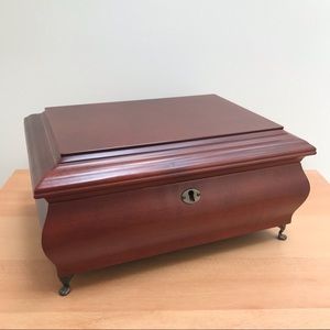 Vintage humidor in cherry with cedar interior